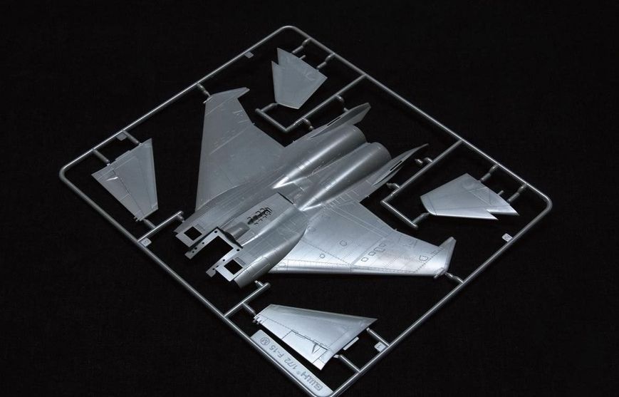 Збірна модель 1/72 американський винищувач F-15E операції "Нескорена свобода" та "Іракська свобода" Great Wall Hobby L7201 L7201 фото