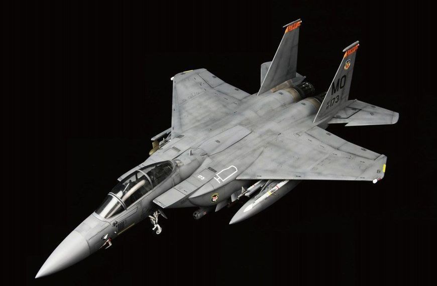 Збірна модель 1/72 американський винищувач F-15E операції "Нескорена свобода" та "Іракська свобода" Great Wall Hobby L7201 L7201 фото