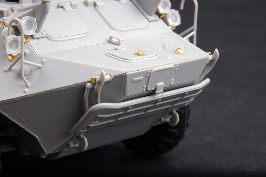 Совесткий бронетранспортер 1/35 БТР-60ПУ Trumpeter 01576 , сборная модель бтр Трумпетер TR01576 фото