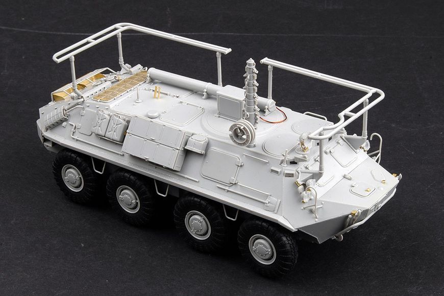 Совесткий бронетранспортер 1/35 БТР-60ПУ Trumpeter 01576 , сборная модель бтр Трумпетер TR01576 фото