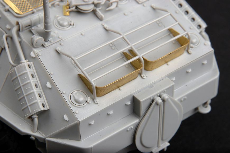 Совесткий бронетранспортер 1/35 БТР-60ПУ Trumpeter 01576 , сборная модель бтр Трумпетер TR01576 фото