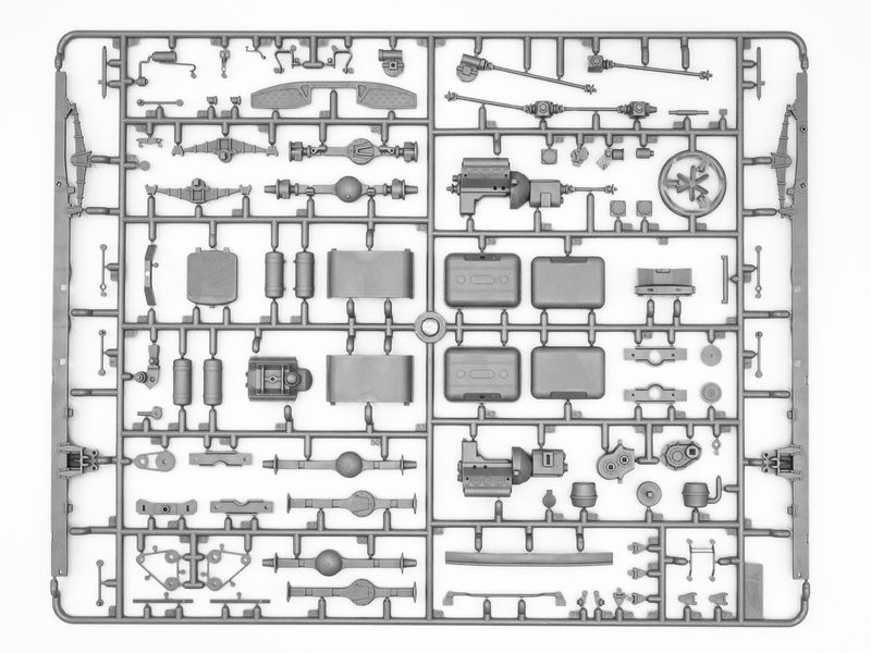 Збірна модель ICM 1/35 Автомобіль технічної допомоги ЗіЛ-131, Радянський автомобіль (35518) ICM35518 фото