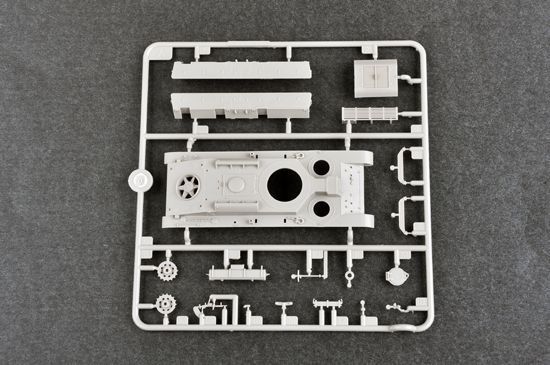 Советский средний танк 1/72 Т-28 сварной корпус Trumpeter 07150, сборная модель танка Трумпетер TR07150 фото