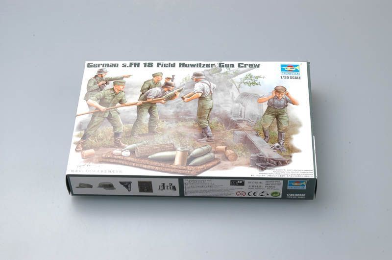 Немецкий артиллерийский расчёт 1/35 s.FH 18 Trumpeter 00425 , сборная модель расчет Трумпетер TR00425 фото