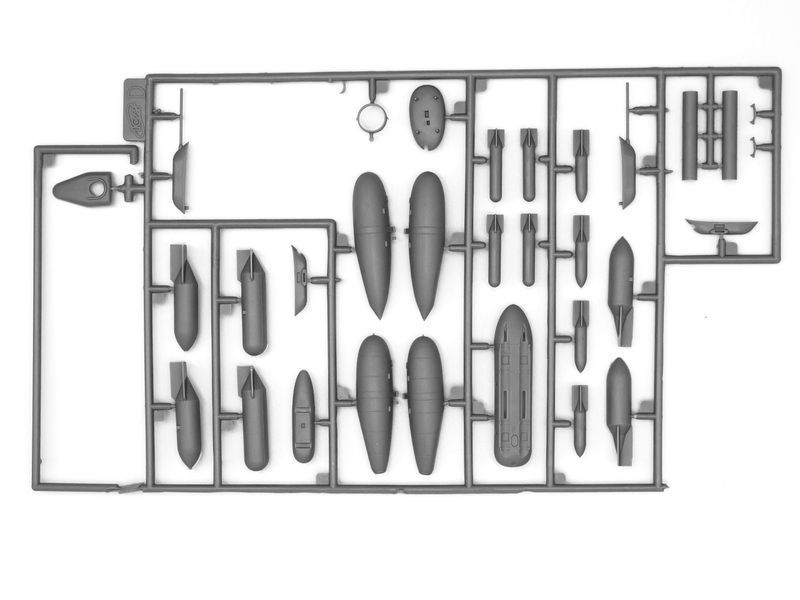 Збірна модель ICM 1/48 Месершмит Bf 109F-4/B, німецький винищувач-бомбардувальник 2 Світової війни (48104) ICM48104 фото