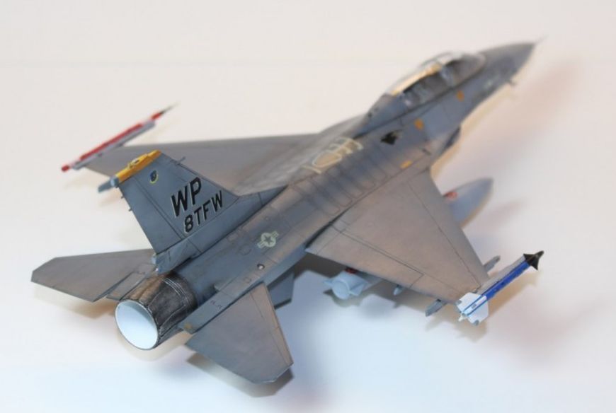 Збірна модель 1/72 американський винищувач F-16B Plus F.F. Hasegawa 00444 HS00444 фото