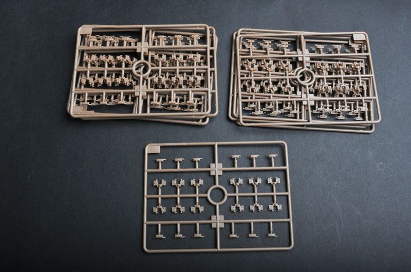 Німецька самохідна зенітна гармата 1/35 Selbstfahrlafette (Sd.Kfz.8 & 8.8cm FlaK 18) Trumpeter 01585 TR01585 фото