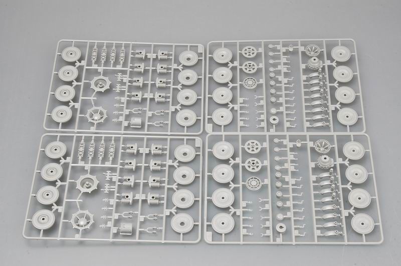Сборная модель 1/35 немецкий сверхтяжелый танк E 100 (German Entwicklungsfahrzeug E 100 Super Heavy Tank) Trumpeter 00384 TR00384 фото