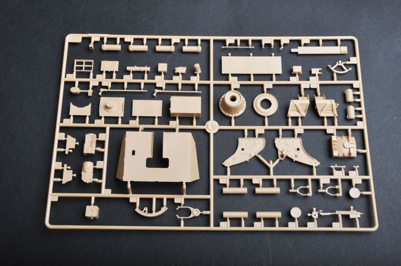 Німецька самохідна зенітна гармата 1/35 Selbstfahrlafette (Sd.Kfz.8 & 8.8cm FlaK 18) Trumpeter 01585 TR01585 фото