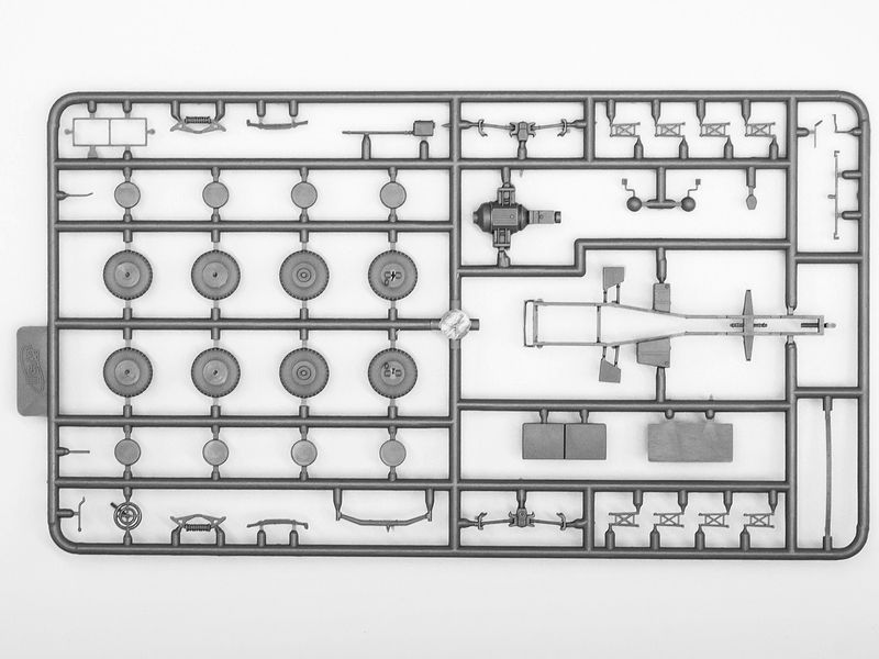 Збірна модель ICM 1/72 Krupp L2H143 Kfz.69, німецький артилерійський тягач з гарматою Pak 36 (72461) ICM72461 фото