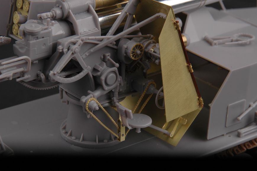 Німецька самохідна зенітна гармата 1/35 Selbstfahrlafette (Sd.Kfz.8 & 8.8cm FlaK 18) Trumpeter 01585 TR01585 фото