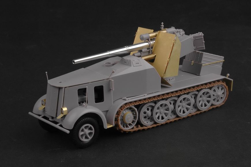 Німецька самохідна зенітна гармата 1/35 Selbstfahrlafette (Sd.Kfz.8 & 8.8cm FlaK 18) Trumpeter 01585 TR01585 фото