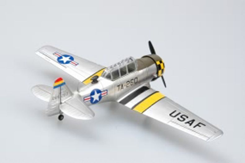 Збірна модель 1/72 американський легкий навчальний літак T-6G "Texan" (USA) HobbyBoss HB80233 HB80233 фото