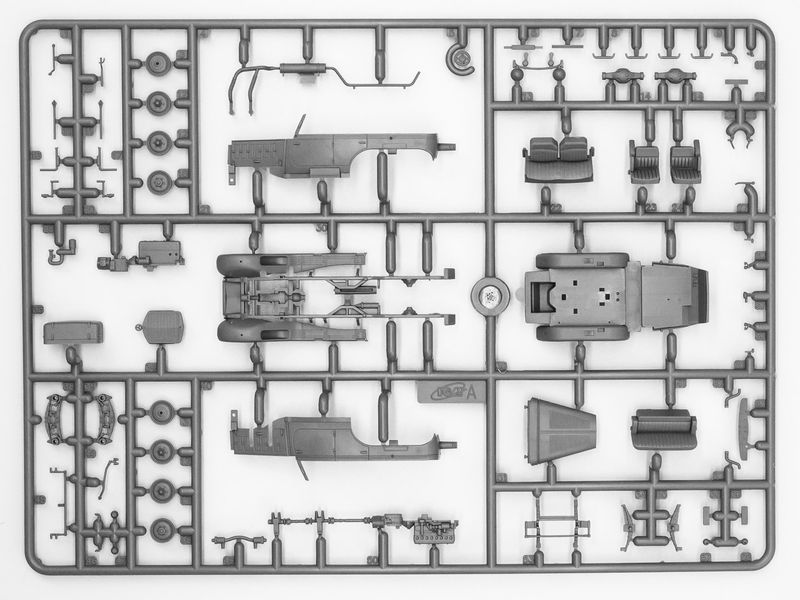 Сборная модель ICM 1/72 G4 производства 1935 г., немецкий штабной автомобиль 2 Мировой войны, сборка без клея 72471 ICM72471 фото