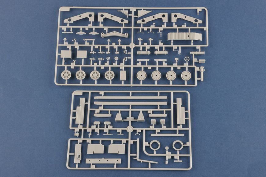 Радянський тягач з напівпричепом 1/35 КрАЗ-260В & МАЗ/ЧМЗАП-5247Г HobbyBoss 85523 , збірна модель КрАЗ Хобібос HB85523 фото