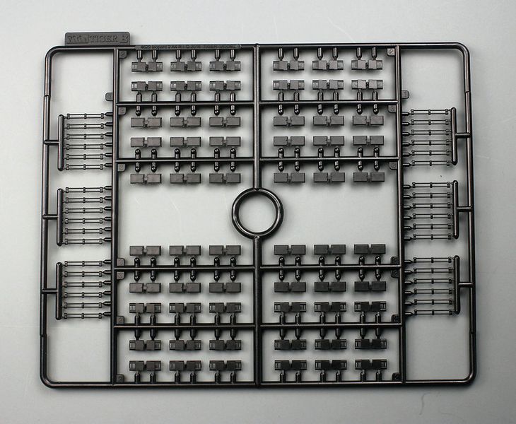 Збірна модель 1/35 Німецький танк LEOPARD II R II 130mm GUN Tiger Model 4613 TM4613 фото