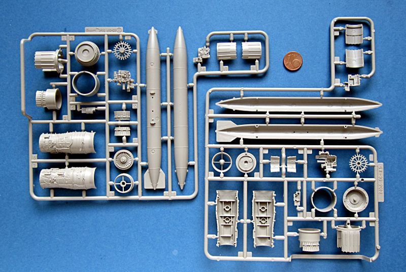 Радянський винищувач 1/48 МіГ-29A 9-12 Early Great Wall Hobby L4814 , збірна модель винищувач Міг ГВХ L4814 фото