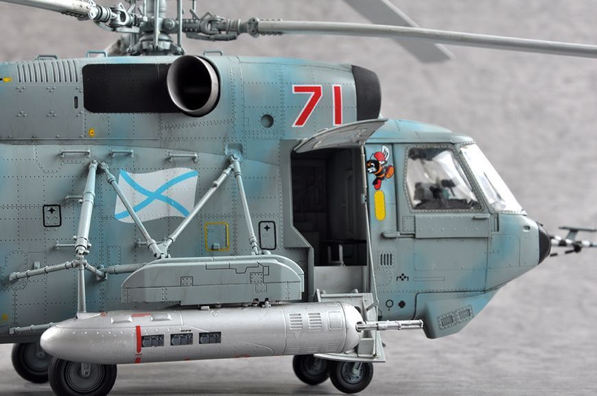Советский палубный транспортно-боевой вертолет 1/35 Ка-29 Helix-B Trumpeter 05110 , сборная модель Трумпетер TR05110 фото
