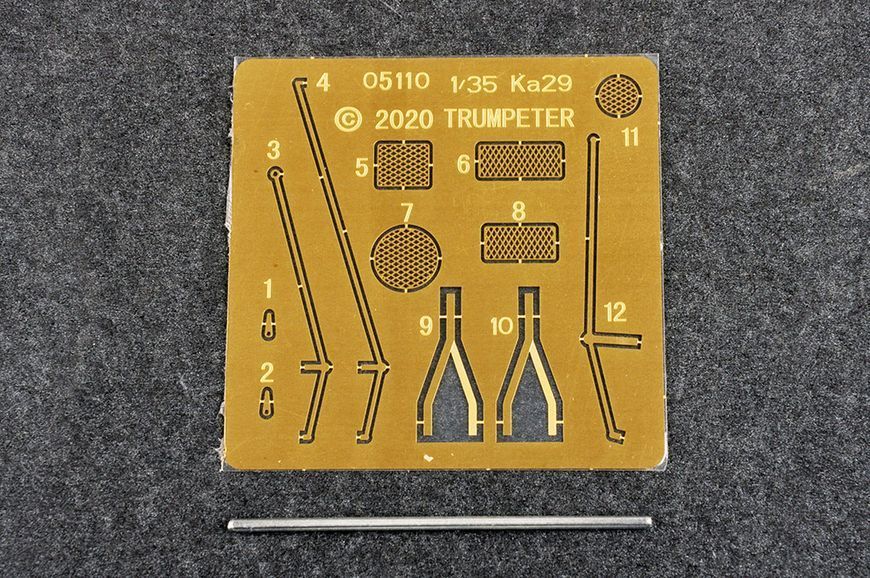 Советский палубный транспортно-боевой вертолет 1/35 Ка-29 Helix-B Trumpeter 05110 , сборная модель Трумпетер TR05110 фото