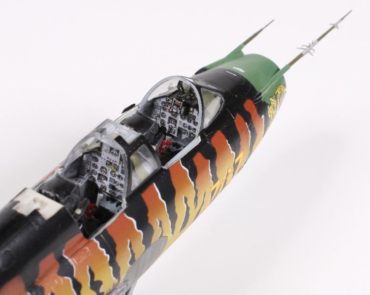Сборная модель 1/48 штурмовик Су-17, Су-22 UM3K/UM4 "Fitter G" Zimi 80147 KH80147 фото