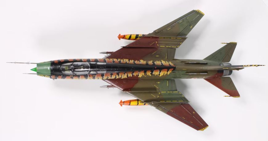 Сборная модель 1/48 штурмовик Су-17, Су-22 UM3K/UM4 "Fitter G" Zimi 80147 KH80147 фото