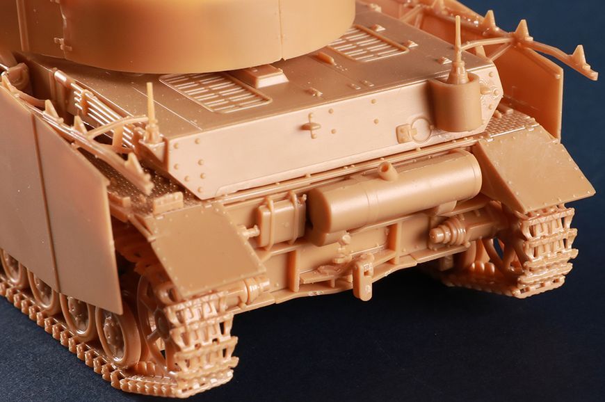 Немецкий средний танк 1/48 Pz.Kpfw.IV Ausf.J HobbyBoss 84842 , сборная модель танка Хоббибос HB84842 фото