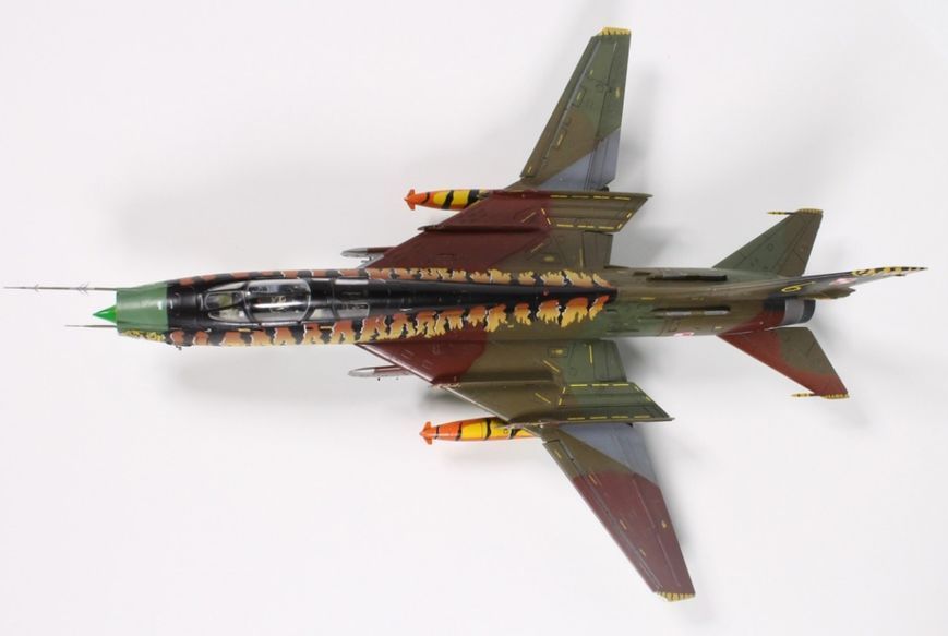 Сборная модель 1/48 штурмовик Су-17, Су-22 UM3K/UM4 "Fitter G" Zimi 80147 KH80147 фото