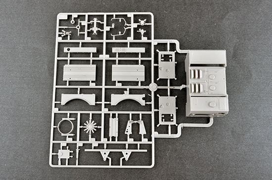 Реактивная система залпового огня 1/35 9А53 (9К512 &laquo;Ураган-1М&raquo;) Trumpeter 01068 , сборная модель рсзо TR01068 фото