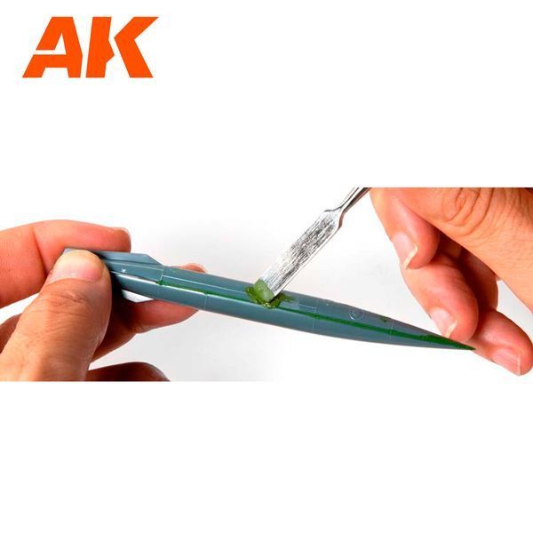 Мелкозернистая зеленая шпатлевка 20 мл (Modeling Green Putty High Quality) AK-Interactive AK9329 AK9329 фото