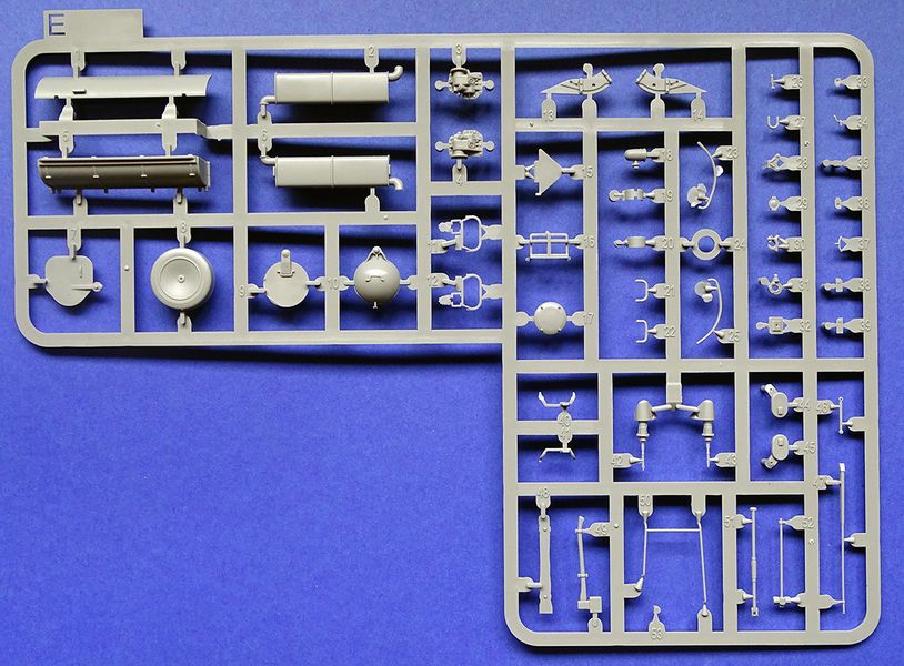 Збірна модель Танк 1/35 French Light Tank AMX-13/105 Takom 2062 2062 фото