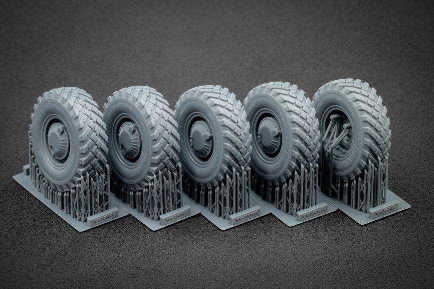 Набор колес 1/35 v2 для ГАЗ Тигр (Meng) Scale X WM-35016 , набор деталировки Скейл Х WM-35016 фото