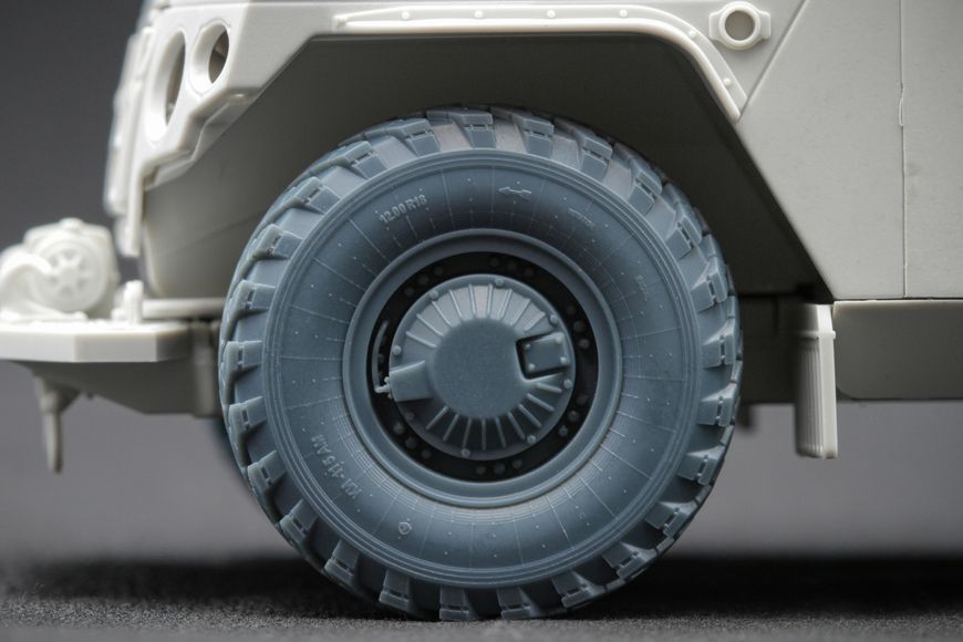 Набор колес 1/35 v2 для ГАЗ Тигр (Meng) Scale X WM-35016 , набор деталировки Скейл Х WM-35016 фото