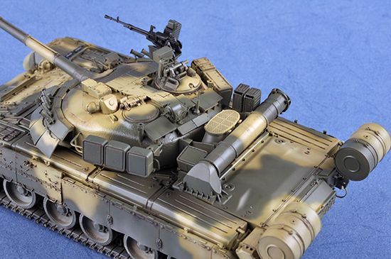 Збірна модель 1/35 радянський основний бойовий танк Т-80У (T-80U MBT) Trumpeter 09525 TR09525 фото