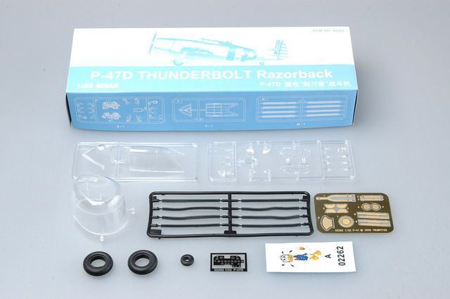 Американський винищувач 1/32 Republic P-47D "Razorback" Trumpeter 02262 , збірна модель Разорбек Трумпетер TR02262 фото