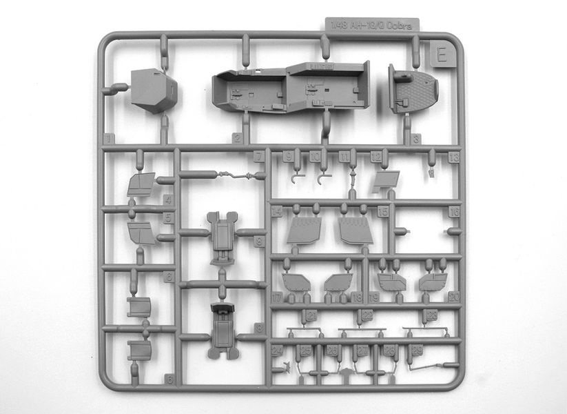 Сборная модель ICM 1/48 AH-1G "Arctic Cobra", вертолет США 48299 ICM48299 фото