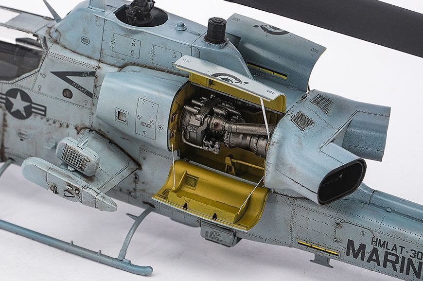 Американський бойовий гелікоптер 1/35 Bell AH-1W Super Cobra (Turned Exhaust) Trumpeter 05117 , збірна модель TR05117 фото