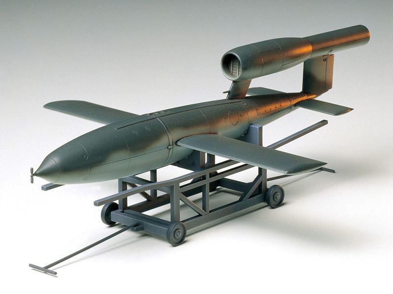 Немецкая крылатая ракета 1/48 V-1 Fieseler Fi 103 Tamiya 61052 , сборная модель ракета Фау-1 Тамия TAM61052 фото