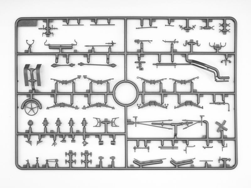 Сборная модель ICM 1/35 Американский экспедиционный корпус в Европе, 1918 год Standard B "Liberty", FWD Type B, Model T 1917 Ambulance, пехота США, водители США DS3518 ICMDS3518 фото