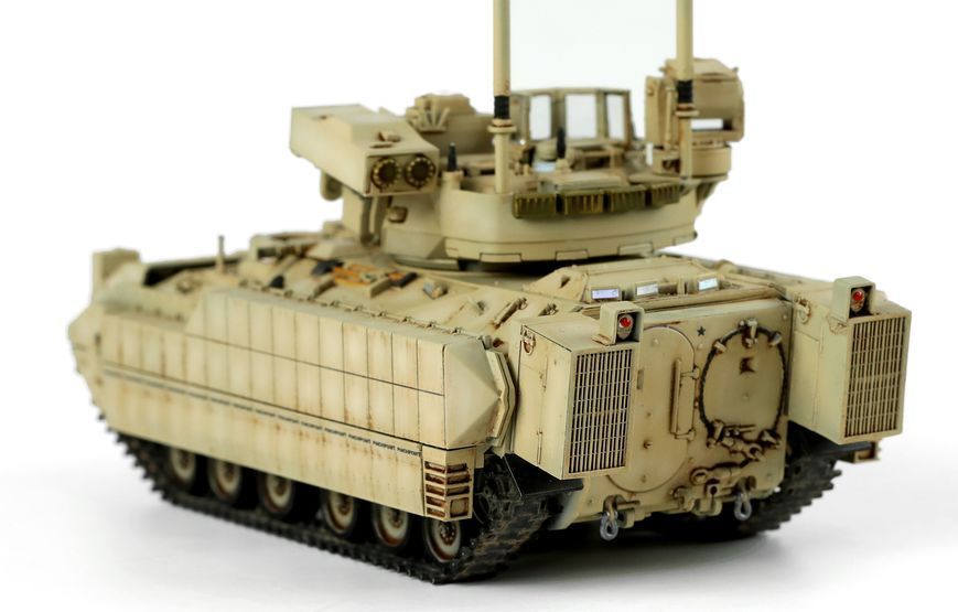Сборная модель 1/72 американская боевая машина пехоты M2A3 Bradley с системой BUSK III Meng 72-005 72-005 фото