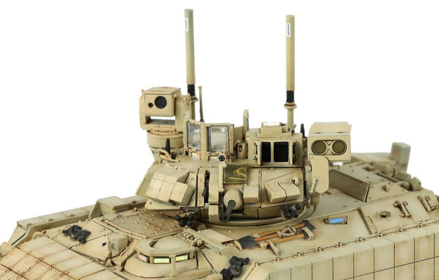 Сборная модель 1/72 американская боевая машина пехоты M2A3 Bradley с системой BUSK III Meng 72-005 72-005 фото
