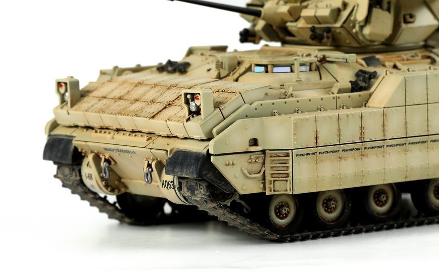Сборная модель 1/72 американская боевая машина пехоты M2A3 Bradley с системой BUSK III Meng 72-005 72-005 фото