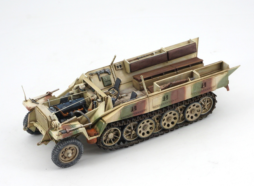 Німецький бронетранспортер 1/35 Sd.Kfz.251/1 Ausf.D Full Interior Snowman Model SP-8001 , збірна модель SP-8001 фото