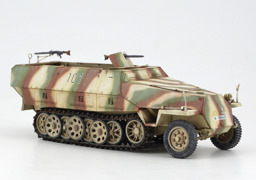 Німецький бронетранспортер 1/35 Sd.Kfz.251/1 Ausf.D Full Interior Snowman Model SP-8001 , збірна модель SP-8001 фото