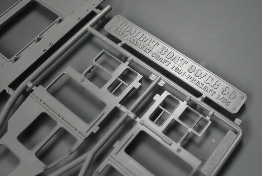 Сборная модель 1/35 Корабль Sweden CB90 Fast Assault Craft 1991-present Тайгер Модел 6290 TM6290 фото