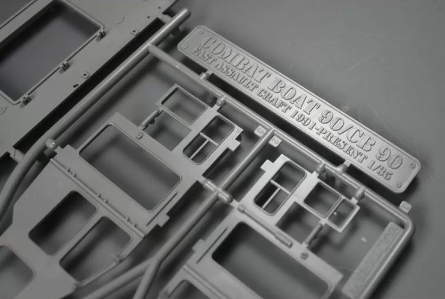 Збірна модель 1/35 Sweden CB-90 FSDT Assault Craft CB 90/Combat Boat 90 1991 - present Tiger Model 6293 TM6293 фото