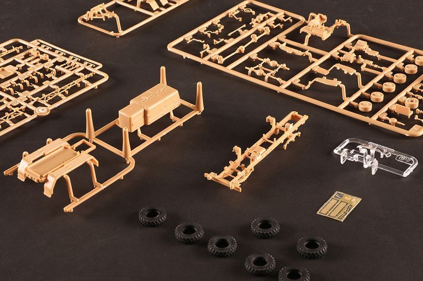 Советский аэродромный грузовик 1/72 АПА-5Д HobbyBoss 82962 , сборная модель пусковой агрегат Урал Хоббибос HB82962 фото