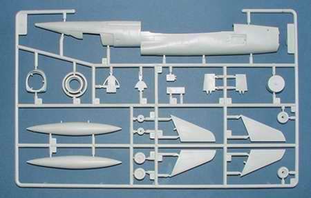 Американский истребитель-бомбардировщик 1/35 North American F-107A Ultra Sabre Trumpeter 01605 TR01605 фото