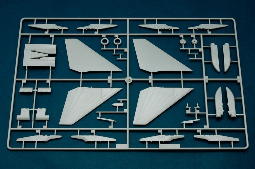 Американский палубный бомбардировщик 1/48 North American RA-5C Vigilante Trumpeter 02809 , сборная модель TR02809 фото