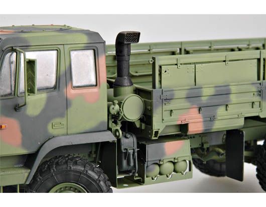 Американська вантажівка 1/35 M1078 Light Medium Tactical Vehicle (LMTV) Trumpeter 01004 , збірна модель ФМТВ TR01004 фото