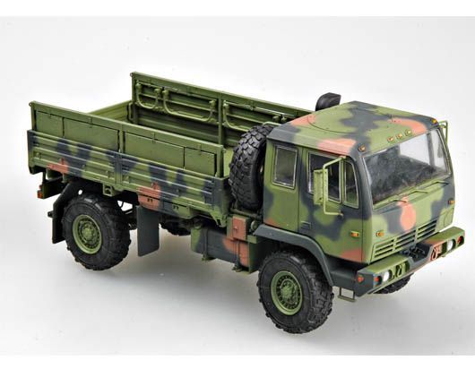 Американська вантажівка 1/35 M1078 Light Medium Tactical Vehicle (LMTV) Trumpeter 01004 , збірна модель ФМТВ TR01004 фото